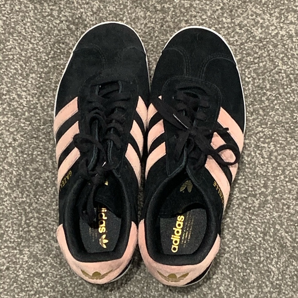 Like new Adidas Gazelle - Size 7
